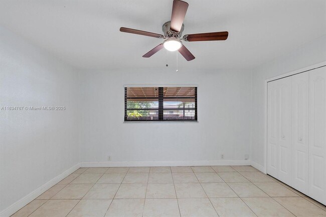 Building Photo - 6534 SW 27th St