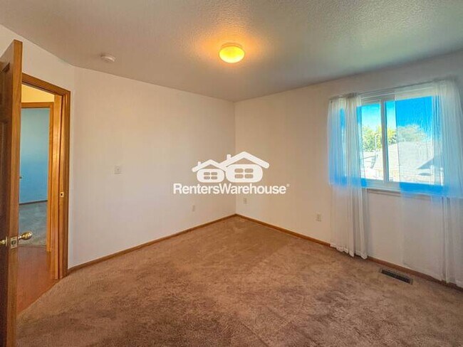 Building Photo - Available now! Stunning 4 Bed, 4 Bath Corner Lot in a Fantastic Area