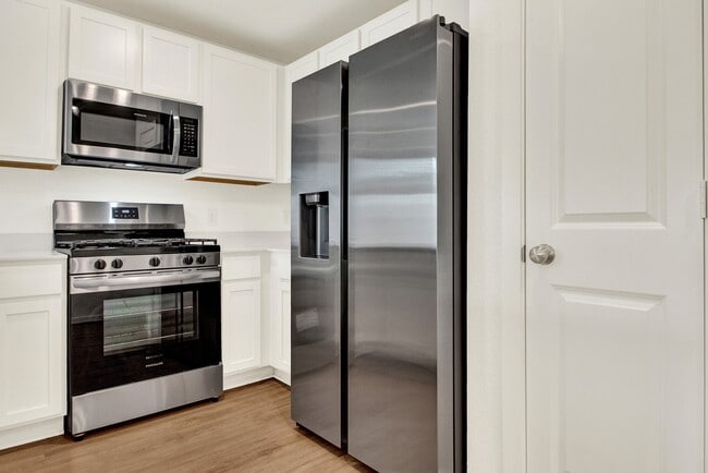 Building Photo - 5110 Sunvalley Bend Dr