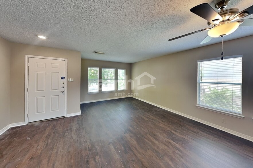 Building Photo - 7106 Raintree Forest