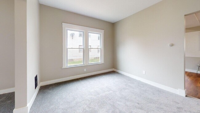 Building Photo - Madison/West Blvd neighborhood: 3 bedroom/1 bath single family home.