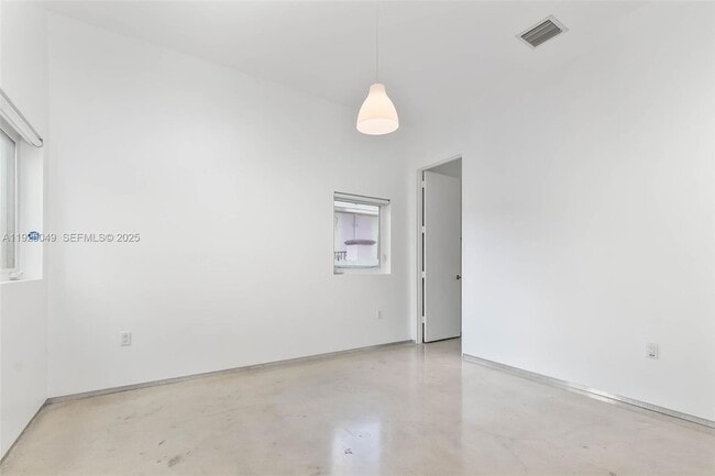 Building Photo - 3660 SW 24th Ter