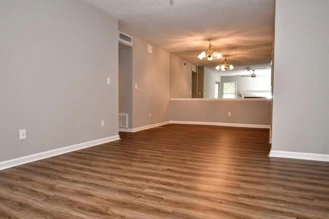 Building Photo - 1605 Huntingdon Chase