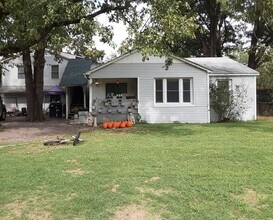 Building Photo - 5 Bedroom Home
