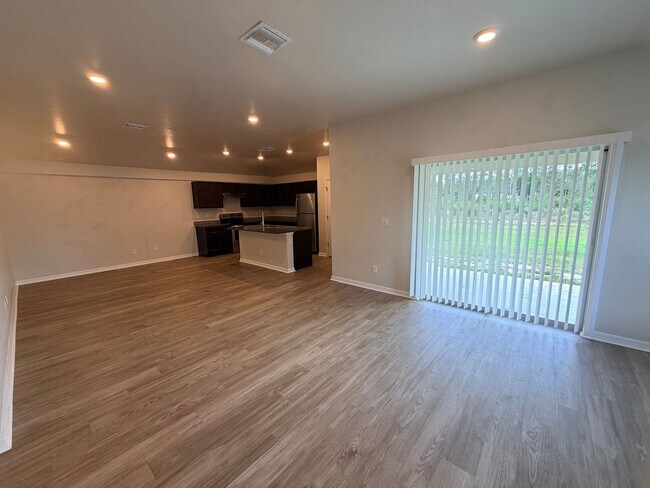 Building Photo - Polished and Inviting modern 2-bedroms, 2-bath