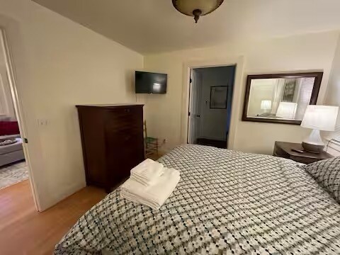 Bedroom 1 with direct access to bathroom - 15 Coopers Lndg