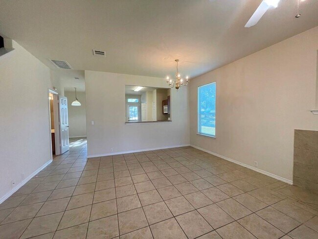 Building Photo - 251B Utterback