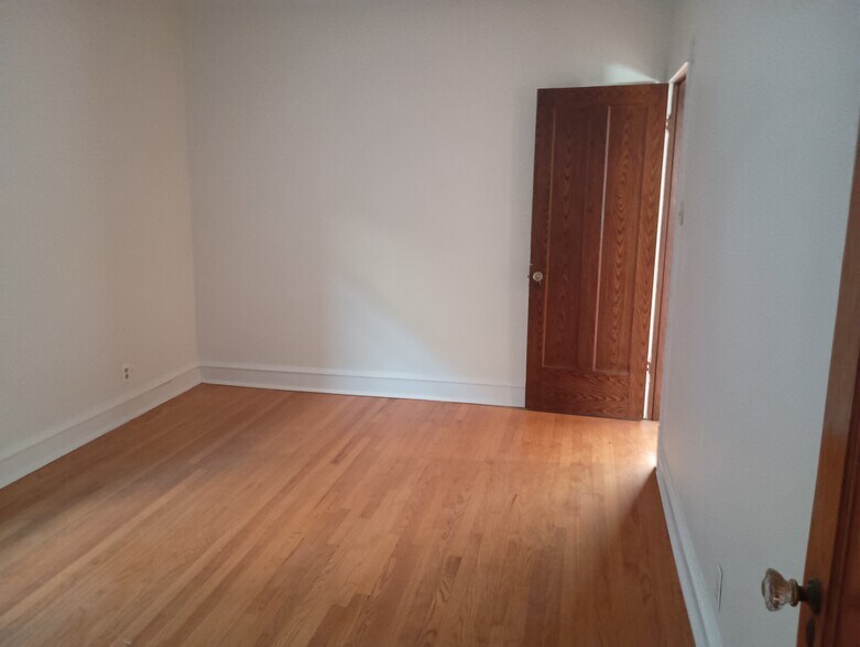 Bedroom 1 - 3842 N Mozart St