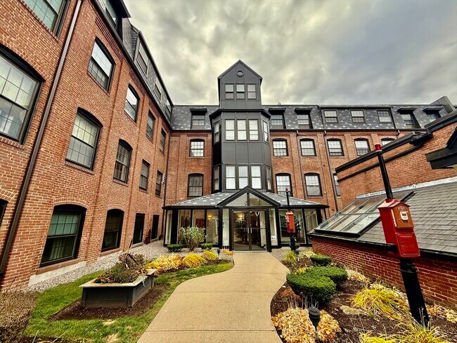 Primary Photo - 21 Linden St