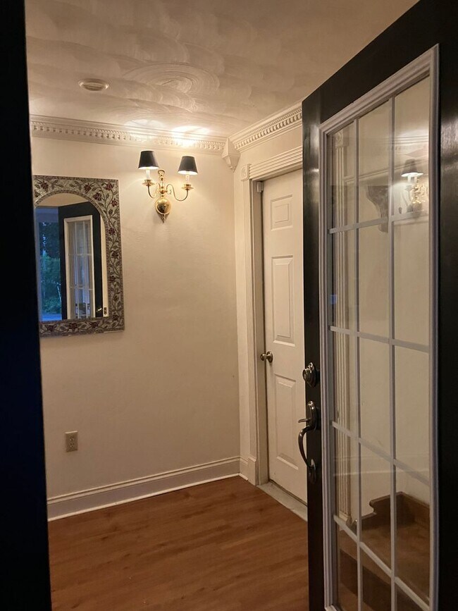 Building Photo - Furnished 6 month rental