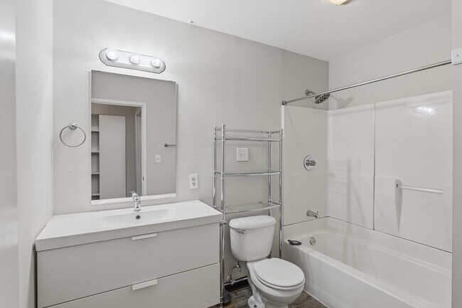 Building Photo - Bright & Comfortable Home with Private Patio and Covered Parking