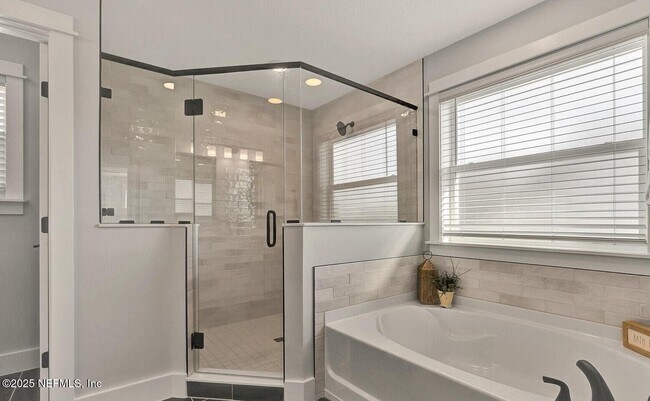 Building Photo - 1328 6th Ave N