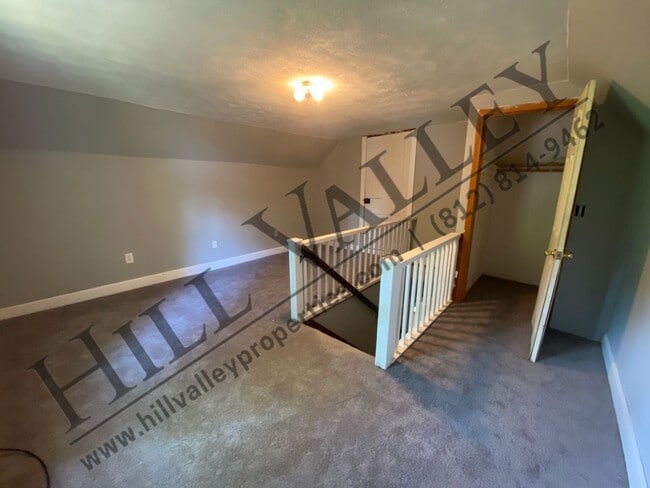 Building Photo - Three Bedroom House