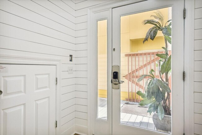 Building Photo - 8013 Surf Dr