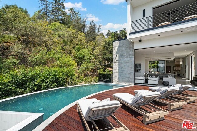 Building Photo - 1200 Angelo Dr