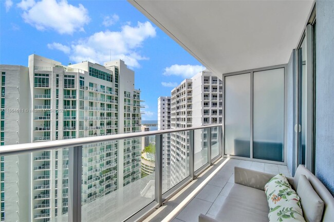 Building Photo - 1300 Brickell Bay Dr