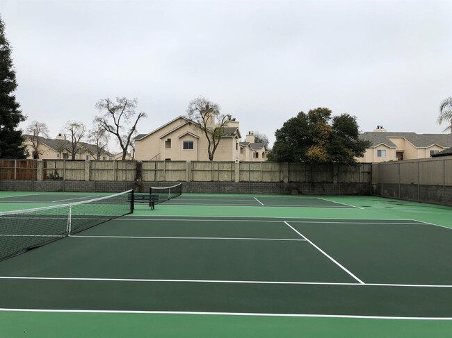 Building Photo - Upscale condo located in gated Community!