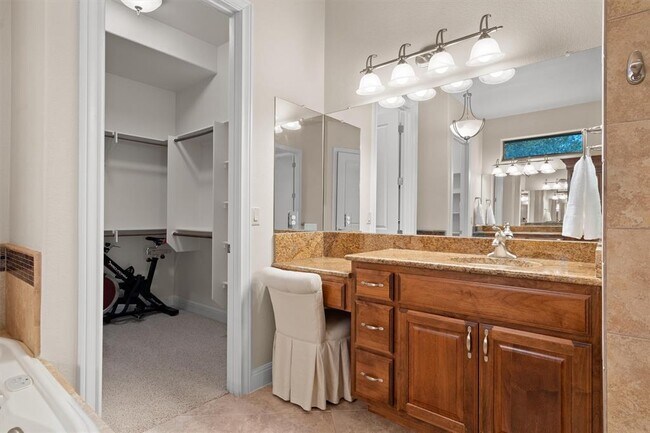 Building Photo - 17109 Northlake Hills Dr