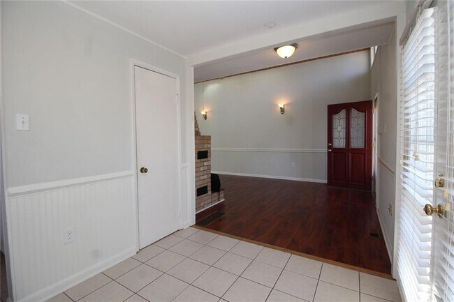 Building Photo - 9240 Nova Dr