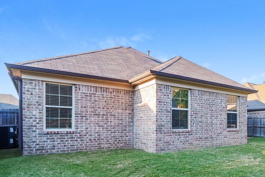 Building Photo - 9455 Darren Cir S