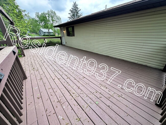 Building Photo - 3 Bed 2 Bath Home