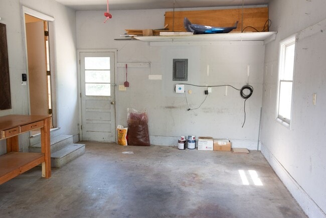 Building Photo - 1060 Briarwood Rd