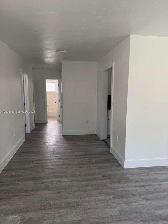 Building Photo - 2550 NE 182nd St