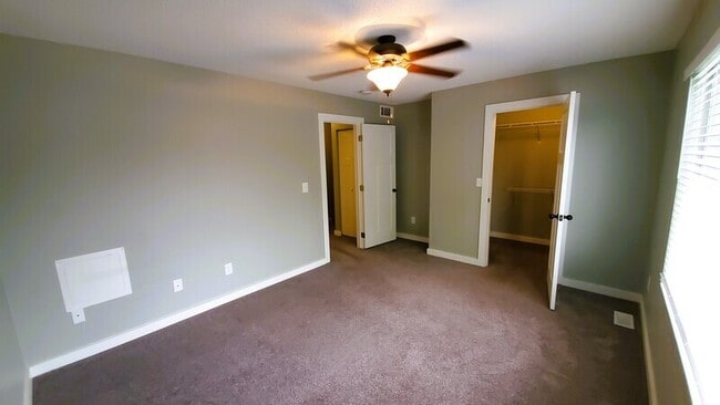 Building Photo - 422 N 18th Ave