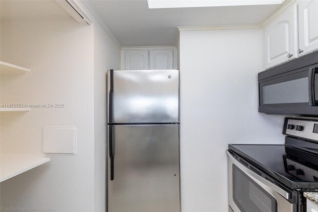 Building Photo - 7601 E Treasure Dr