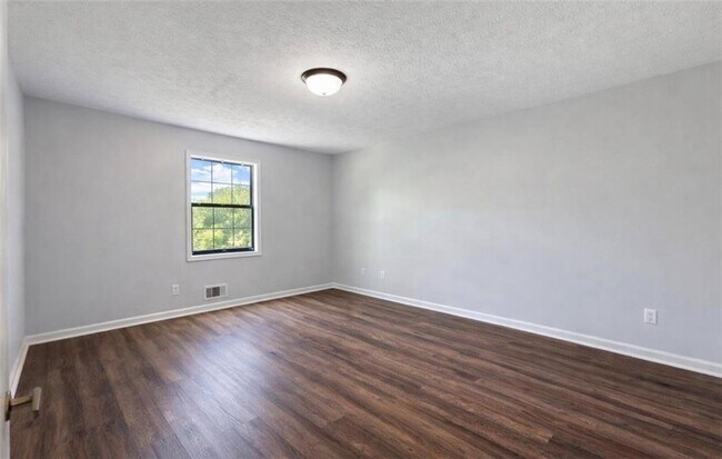 Building Photo - 4960 Cold Springs Dr NW
