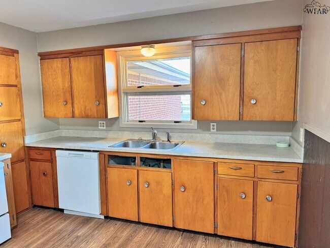 Building Photo - 703 Pecan St