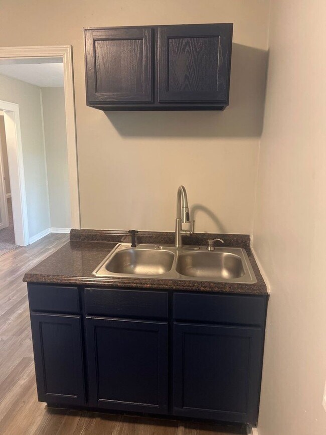 Building Photo - 1207 E Columbus Dr