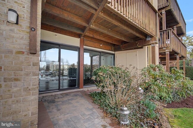 Building Photo - 768 Fairview Ave