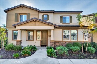 Building Photo - 4959 Camarillo Ln