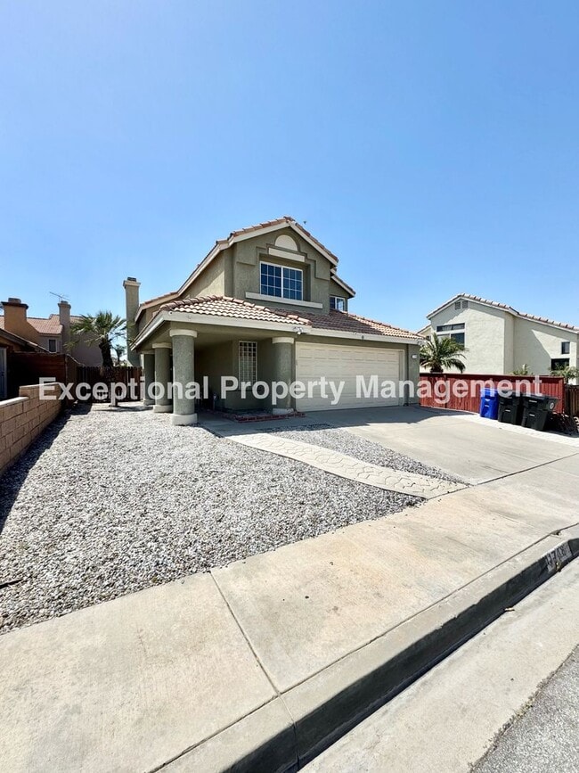 Building Photo - Great 5 bed 3 bath home