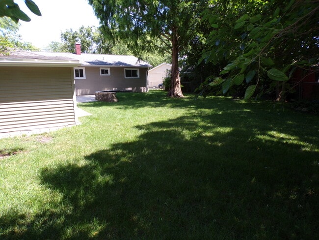 Building Photo - 236 W Norman Ln