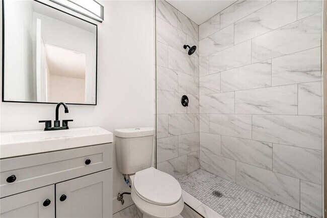 Building Photo - 1060 Mathews Ct