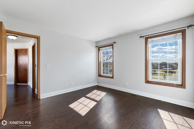 Building Photo - 417 Van Gogh Cir