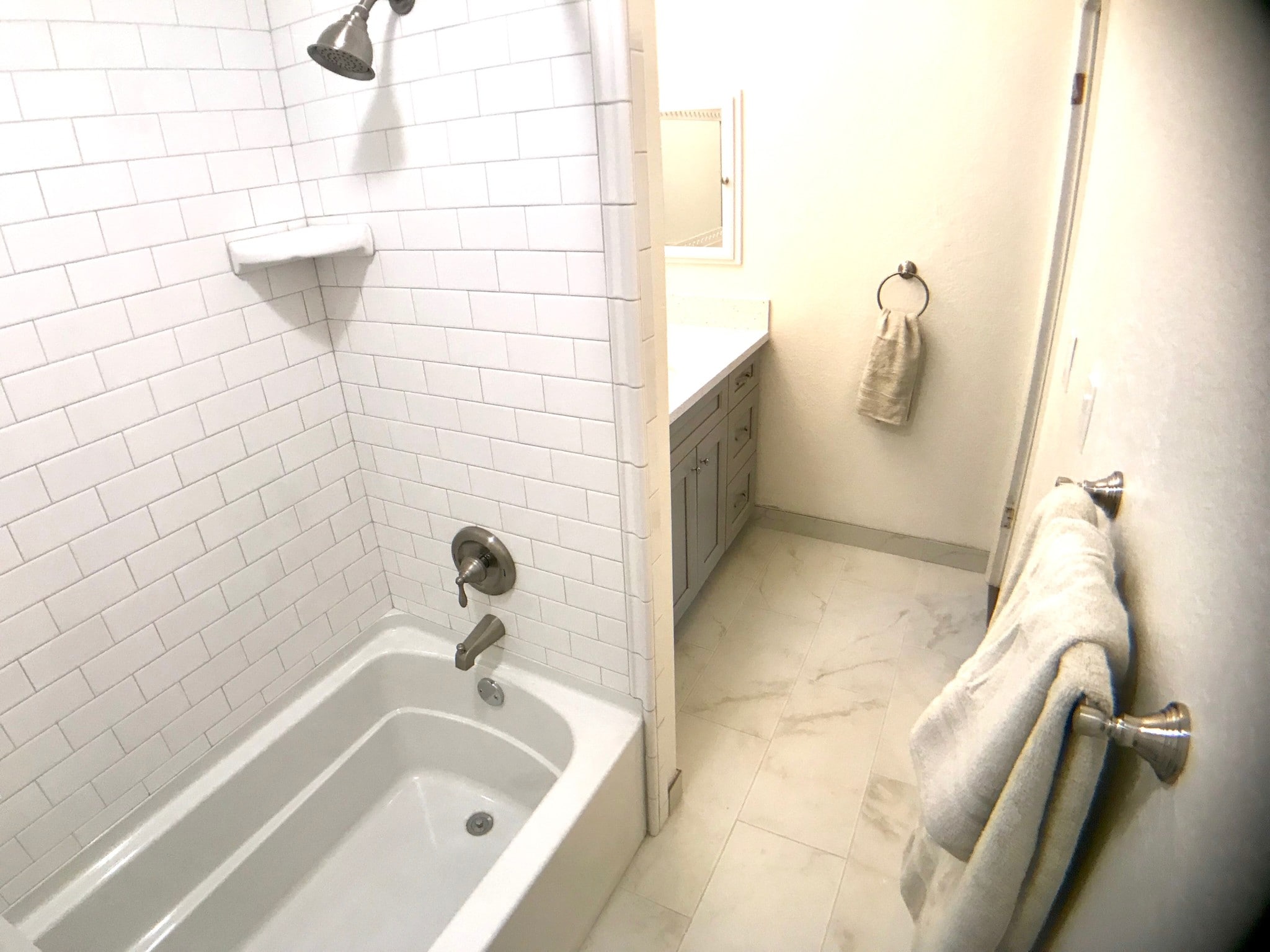 Master bath - 924 Philinda Ave