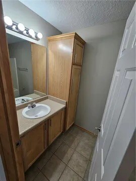 Building Photo - 2101 Meadow Ct