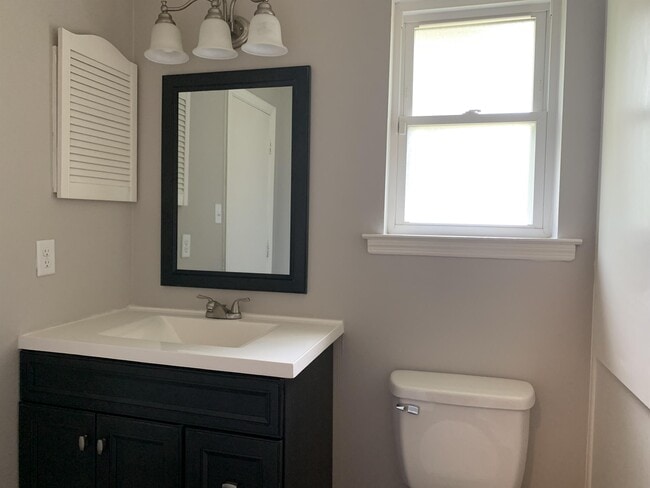 Building Photo - 219 Fowler St