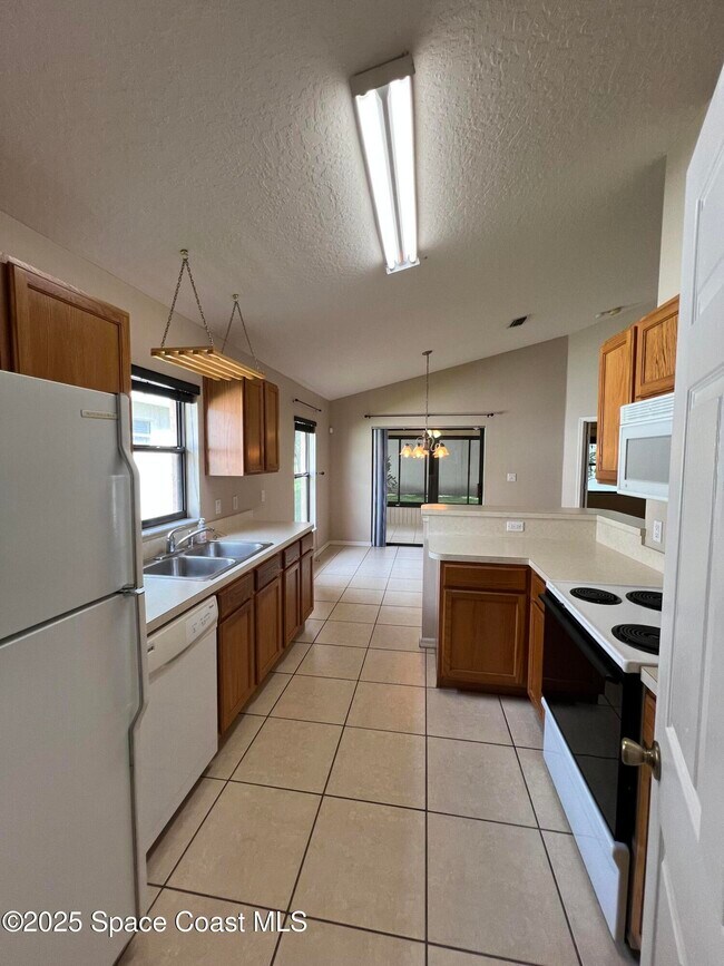 Building Photo - 2540 Alicia Ln