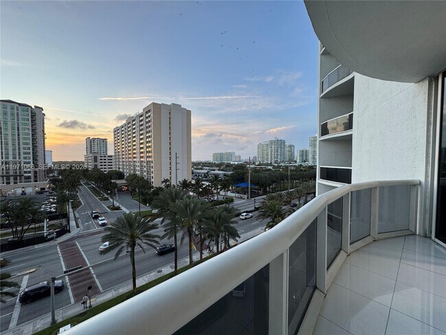 Building Photo - 15901 Collins Ave