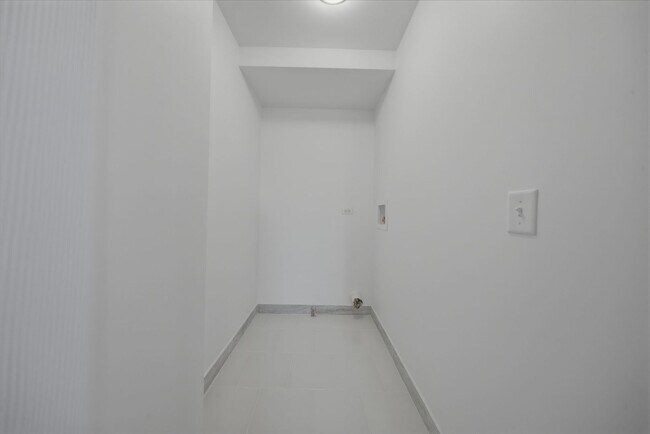 Building Photo - 835 Bishop Ave