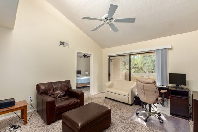 Primary Photo - 9990 N Scottsdale Rd