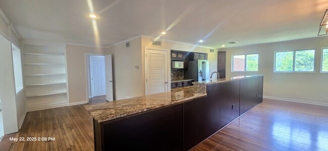 Building Photo - 4 Sewanee Cir