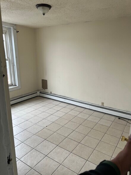 Building Photo - 72 Parkhurst St