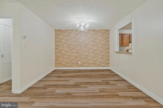 Building Photo - 10070 Oakton Terrace Rd