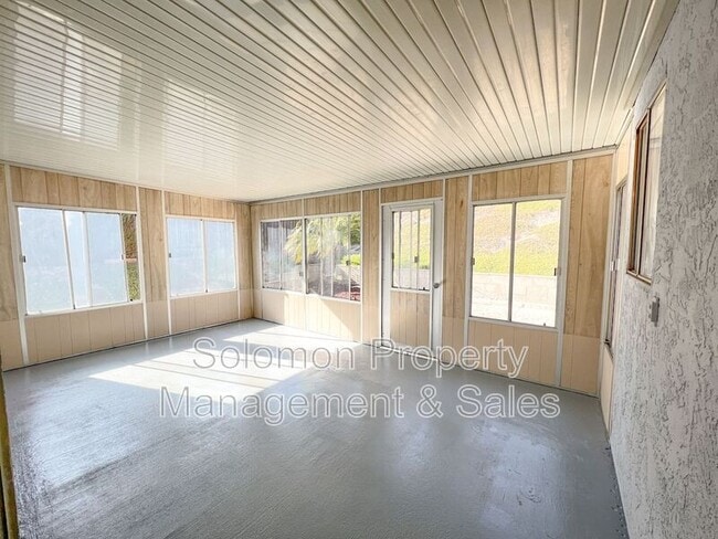 Building Photo - 4748 Sunny Hills Rd