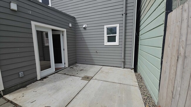 Building Photo - 142 Brighton Ave